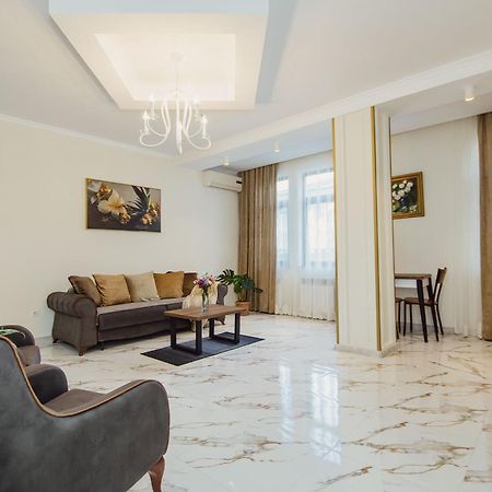 Ekaterine'S Apartments 바투미 외부 사진