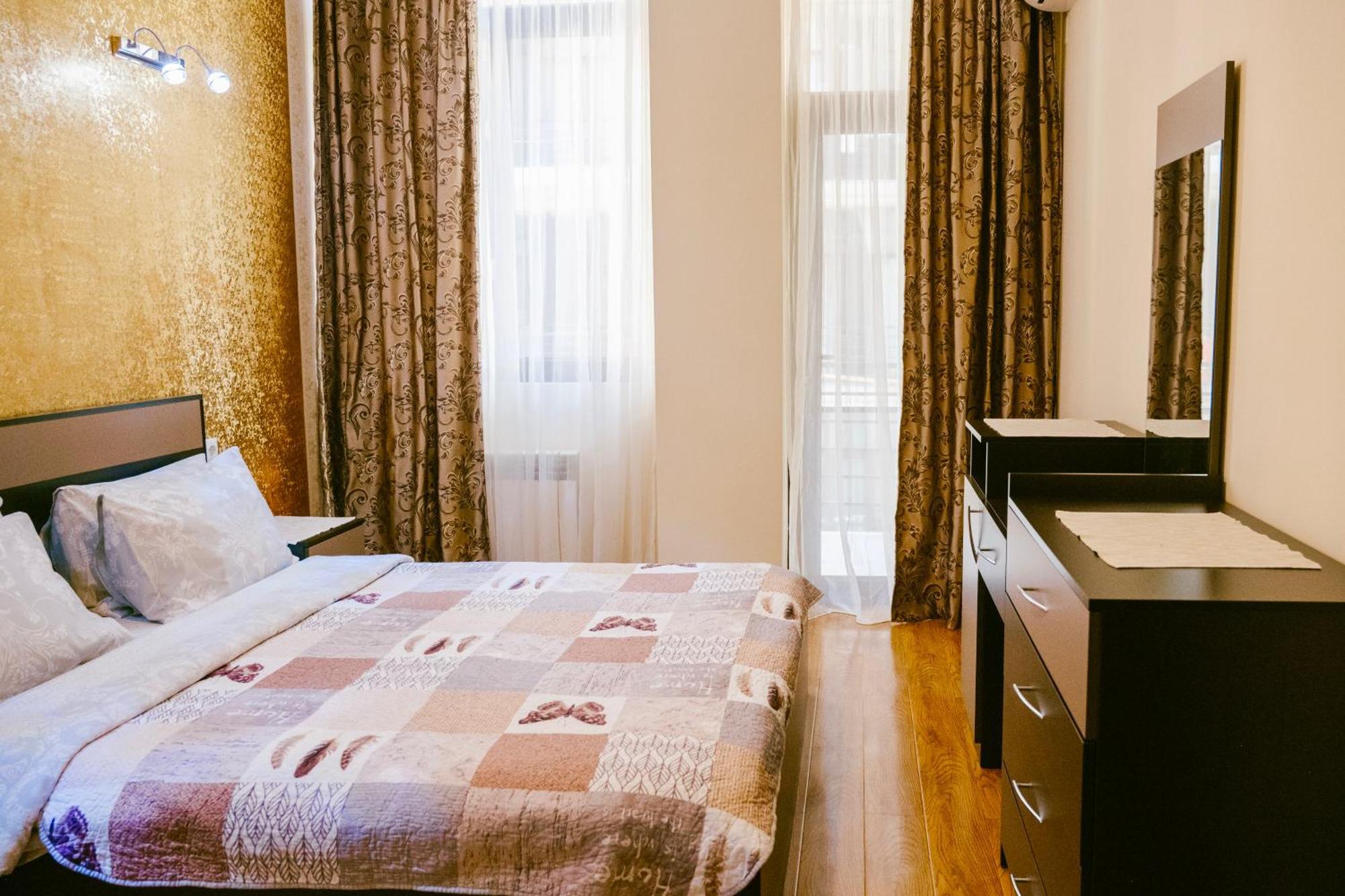 Ekaterine'S Apartments 바투미 외부 사진