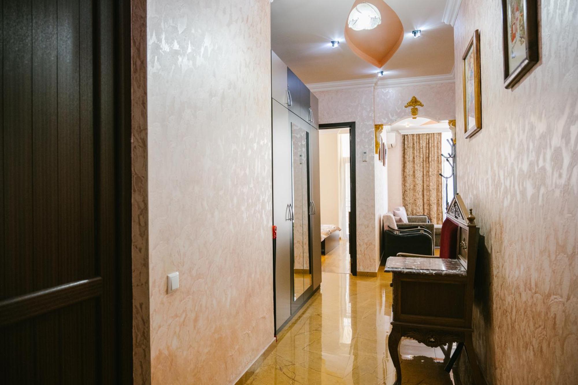 Ekaterine'S Apartments 바투미 객실 사진