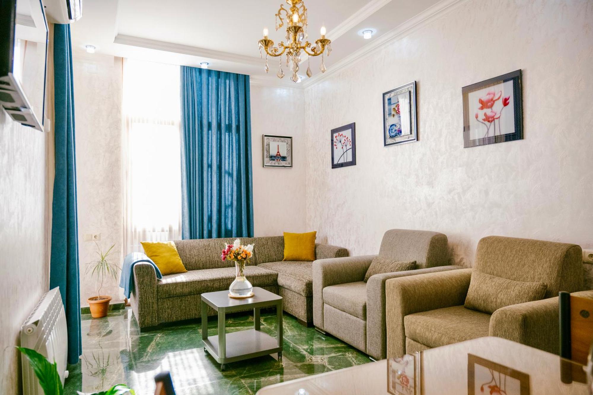 Ekaterine'S Apartments 바투미 객실 사진