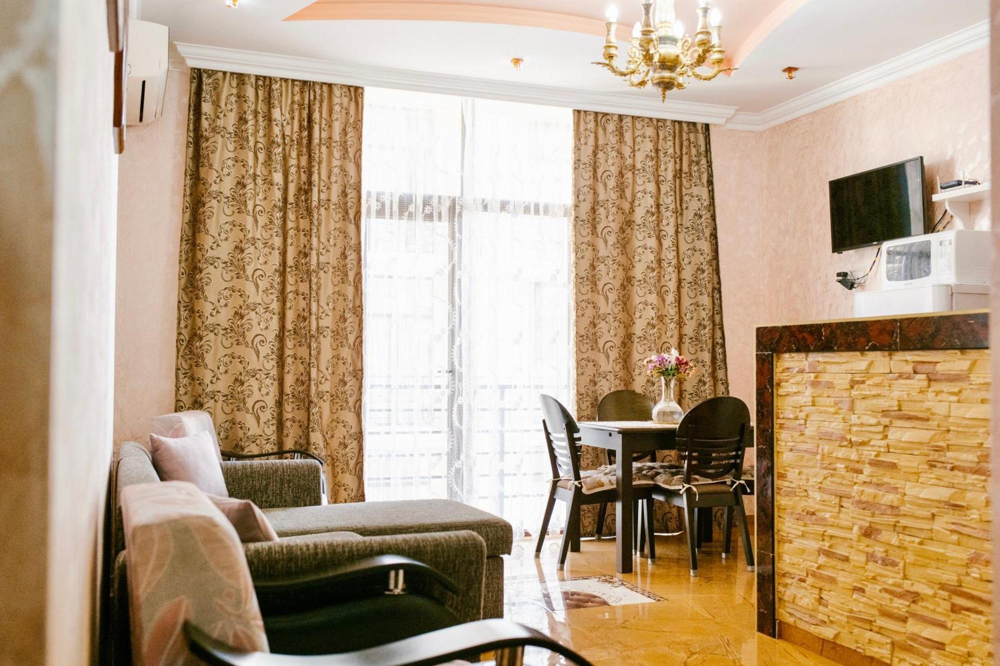 Ekaterine'S Apartments 바투미 객실 사진