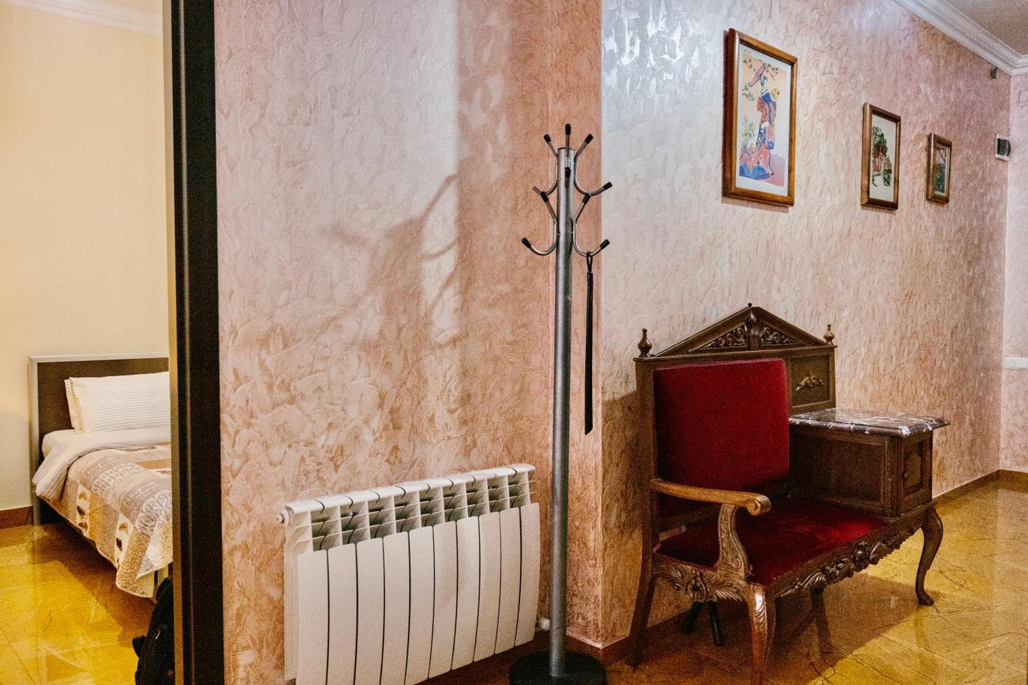 Ekaterine'S Apartments 바투미 객실 사진