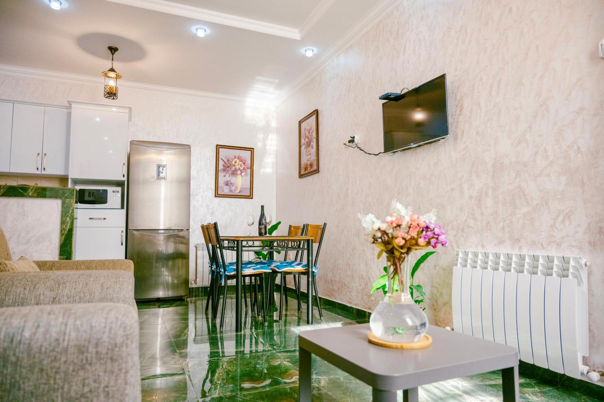 Ekaterine'S Apartments 바투미 객실 사진